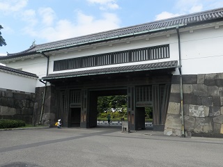 枡形虎口の中から大手門