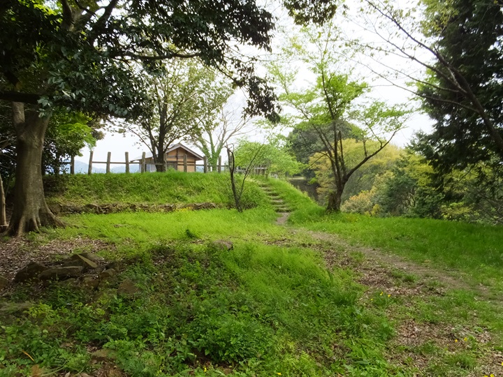 二之丸と復元建物(三之丸から)