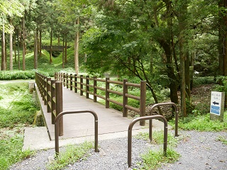 古道と大手門方面