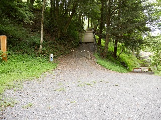 御主殿への通用路