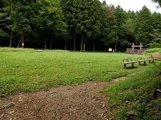 御主殿（通用路上部から）