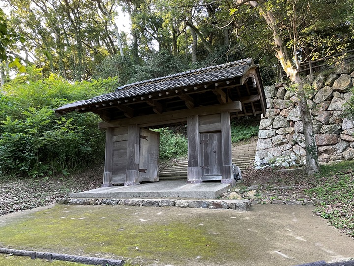 旧浜田県庁の門