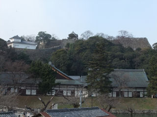 佐和口多門櫓(現存側)より御殿・天秤櫓・天守