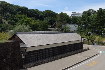 佐和口多門櫓(復元側)馬屋・御殿・天秤櫓