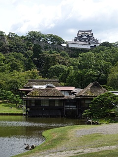 玄宮園から天守