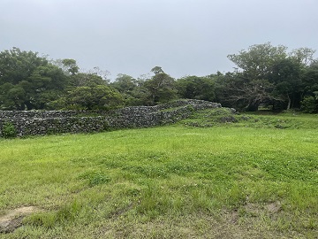 北側石垣内側右寄り