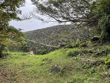 東側石垣内側①
