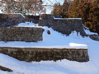 東曲輪から本丸方面