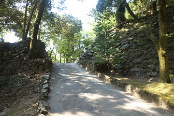 大手道（二の丸方面）