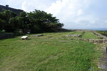 二の曲輪with殿舎跡