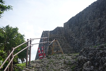 一の曲輪への階段