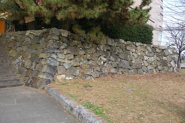 下屋敷辺りの石垣