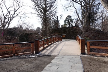 黒門橋と本丸石垣