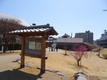 歴史公園 山手御門案内図と山手門方面