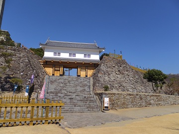 鉄門（くろがねもん）