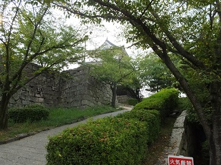 二の丸から本丸石垣