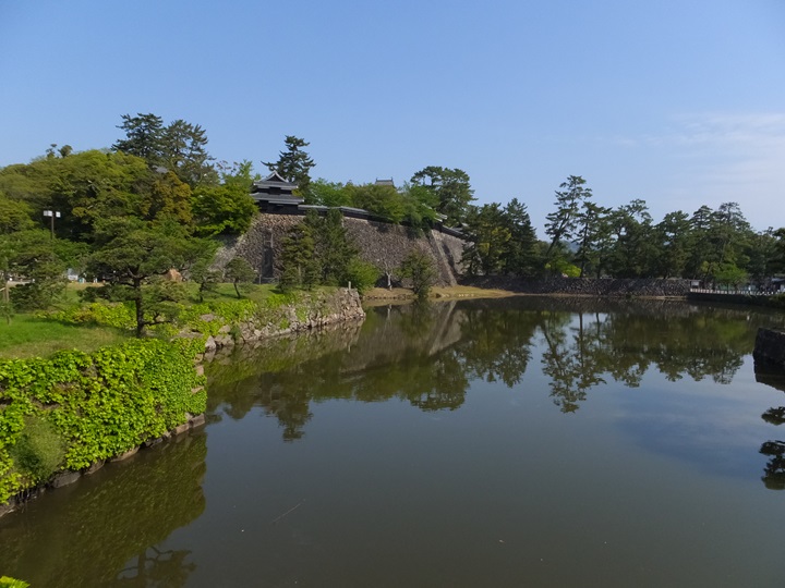 内堀と二之丸と櫓群