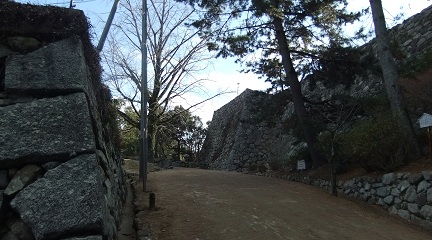 本丸下段石垣（二の丸方面）