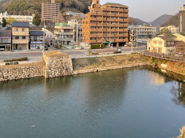 天守台から北側方面と後藤門石垣