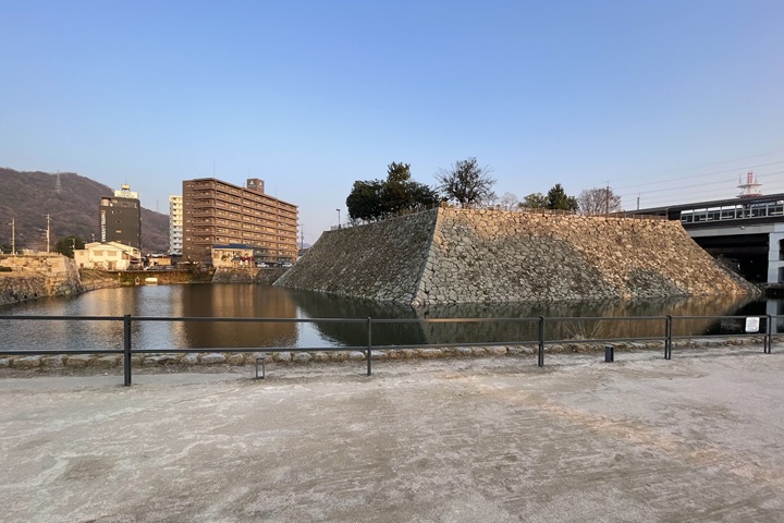 三原城跡歴史公園から天守台