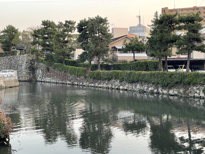 二ノ丸石垣東面と舟入櫓石垣