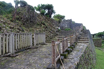 西の郭から南の郭