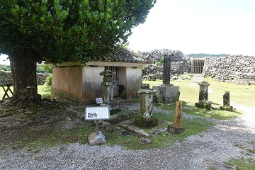 今帰仁里主所火の神＠主郭