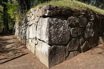 乾櫓石垣（場外側）