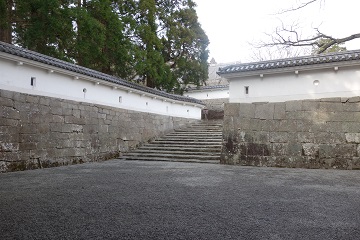 大手門内の石垣