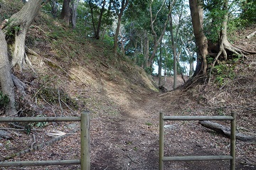 小峯御鐘ノ台大堀切中堀