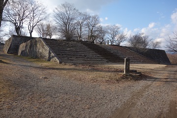 西の丸御殿跡