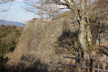 三の丸高石垣