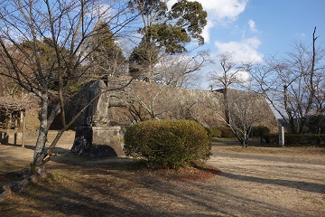 二の丸から本丸石垣