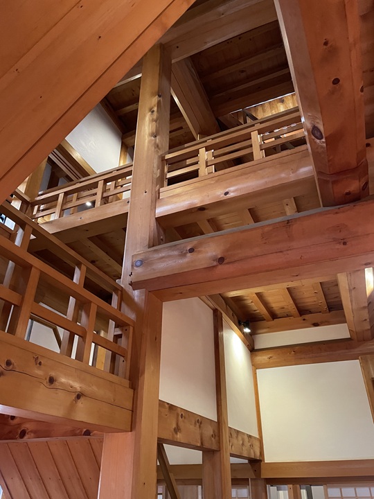 見上げた天守上層階