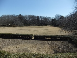 本丸と天守台跡付近