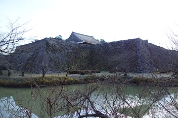 二の丸と本丸石垣(2)