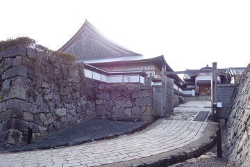 鉄門と大書院入り口