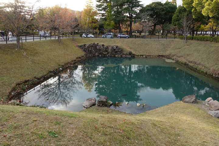 本丸堀(内堀・東側)