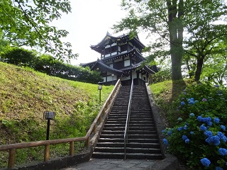 本丸内から三重櫓