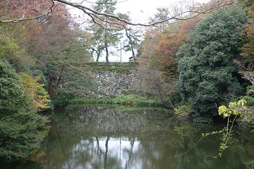 本丸土橋石垣［鍛冶丸側]