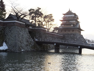 冠木門から天守