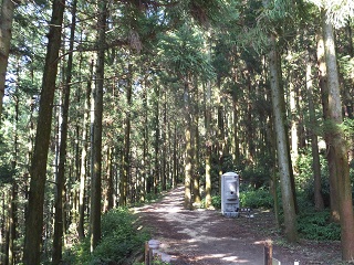 壺坂口門への入口