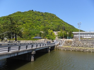 中ノ御門(大手門)外から全景