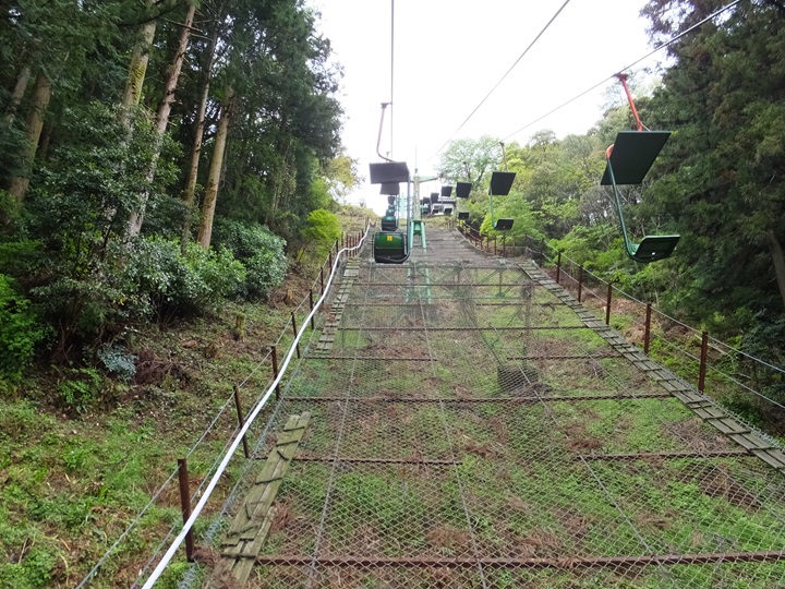 山上の城址への観光リフト
