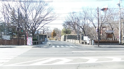 三の丸側から二の丸方面を望む