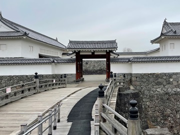 東大手門アップ