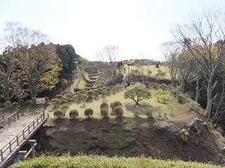 二ノ丸から二ノ丸橋と西ノ丸