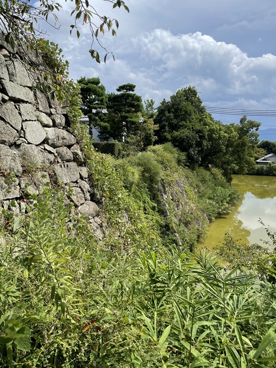本丸・毘沙門郭南石垣