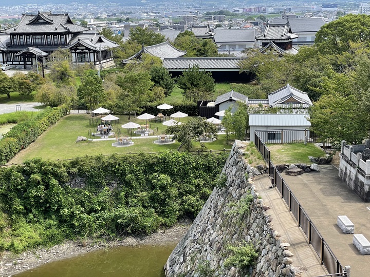 天守台から毘沙門郭・追手門