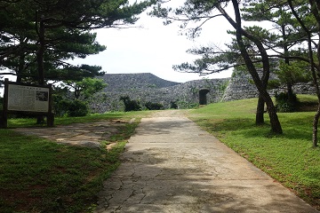 城外（正門手前）